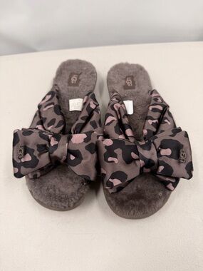 UGG Pink & Gray Camo Bow Slide Sandals women’s size 8